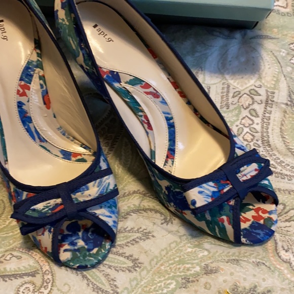 Apt 9 Print Fabric Bow Pumps - Picture 3 of 7